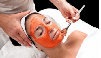 Нанесение маски после лимфодренажного массажа